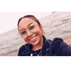 Meet your Posher, Suzy